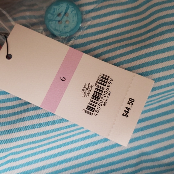 Crown & Ivy Shorts - Picture 4 of 4